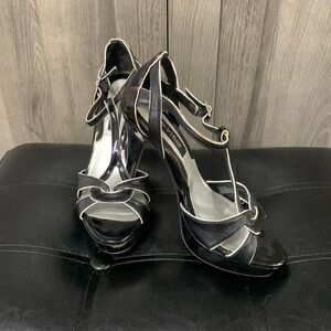 White House Black Market Black Leather Open Toe Strappy 70's Style Shoes Size 6M
